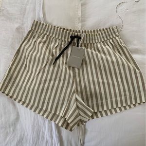 NWT Everlane Women’s Seersucker Boxer Short in Size XL Tan/White Stripe